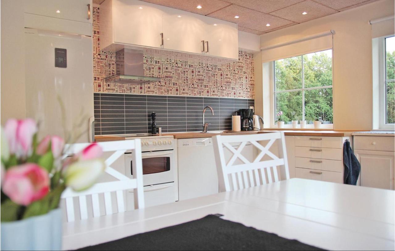 2 Bedroom Cozy Apartment In Habo Mullsjö Zewnętrze zdjęcie
